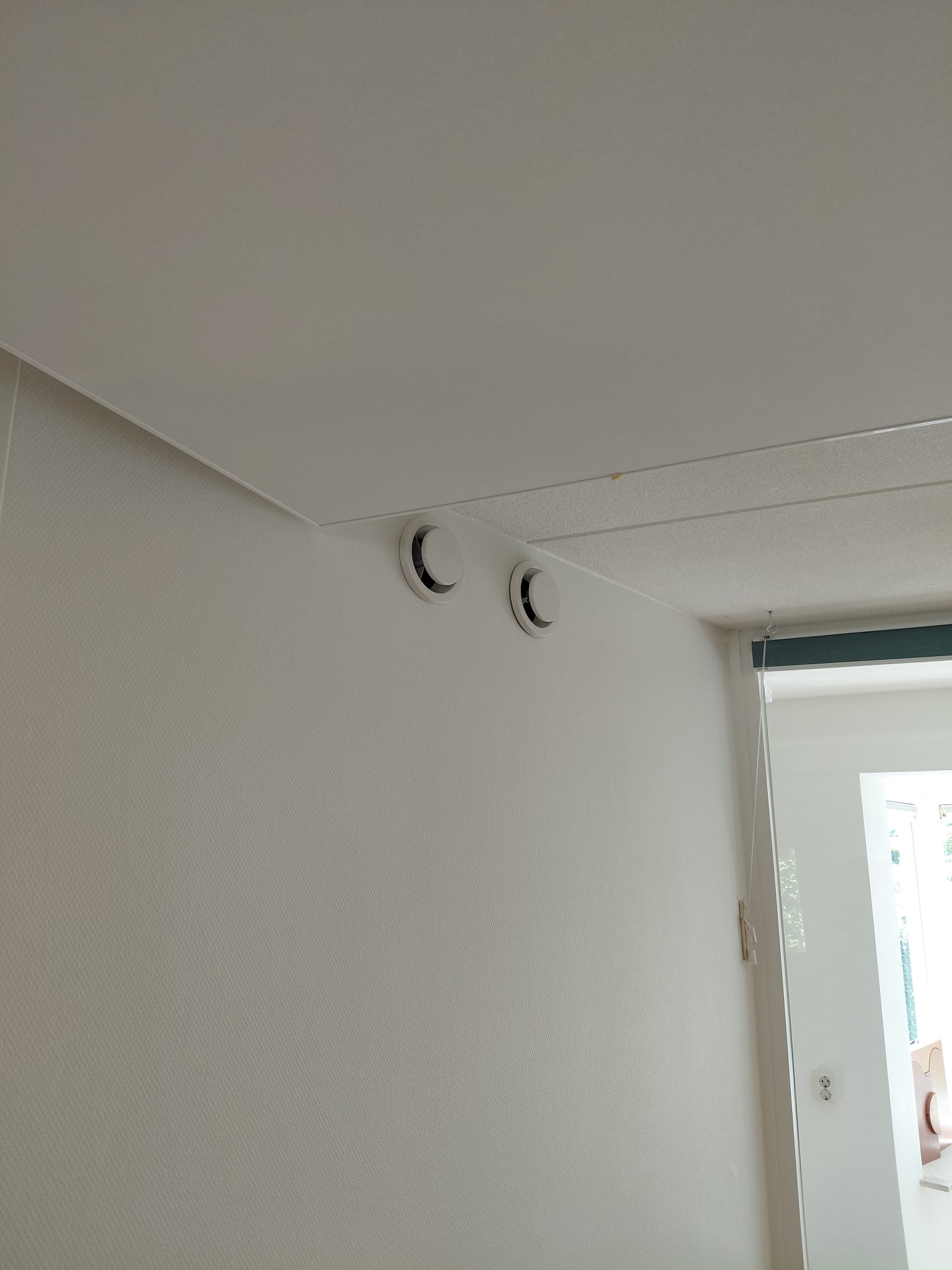 Duco ventilatierooster in plafond
