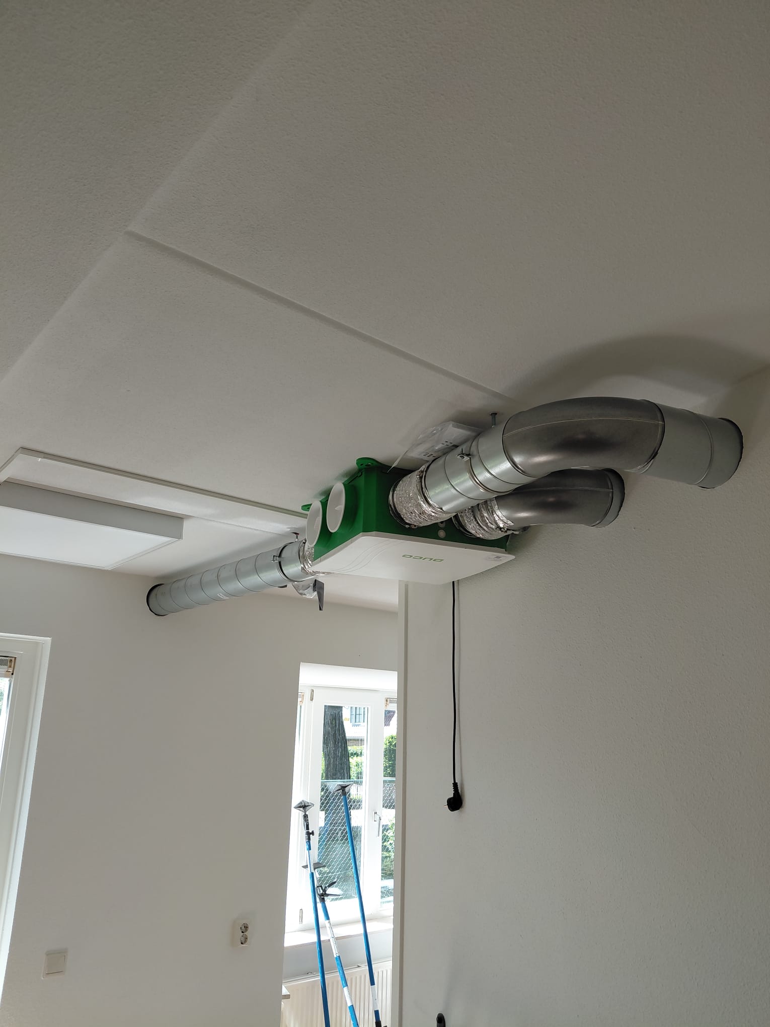 Duco WTW-unit gemonteerd aan plafond